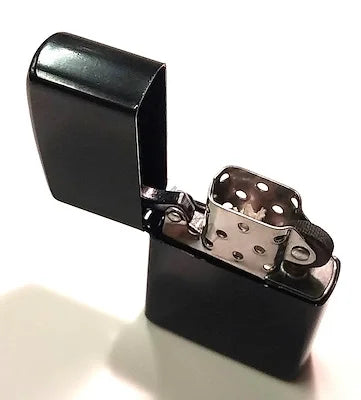 Siyah Düz Zippo Modeli Benzinli Çakmak