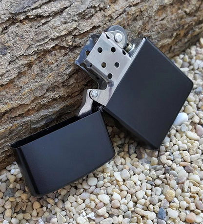Siyah Düz Zippo Modeli Benzinli Çakmak